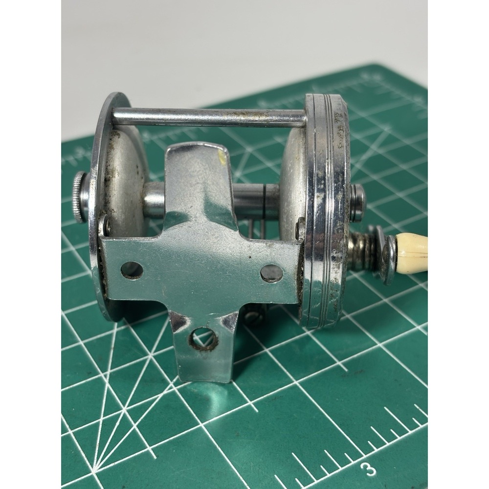 Vintage J.C. Higgins Model 312.39640 Bait Casting Fishing Reel - Picture 7 of 8